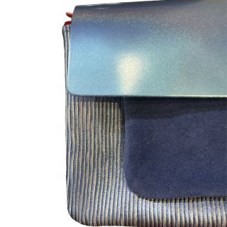 Bleu argenté