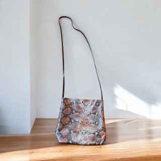 Motif serpent brillant 