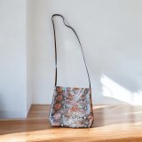 Motif serpent brillant 